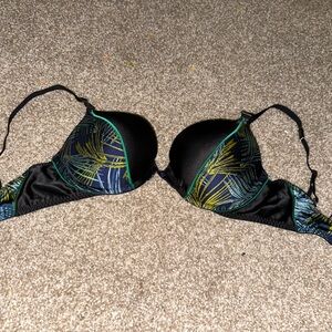 Victoria’s Secret 32D very sexy push up bra